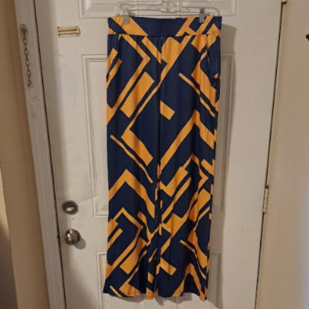 NWOT Geo Print Flare Leg Pants size XL